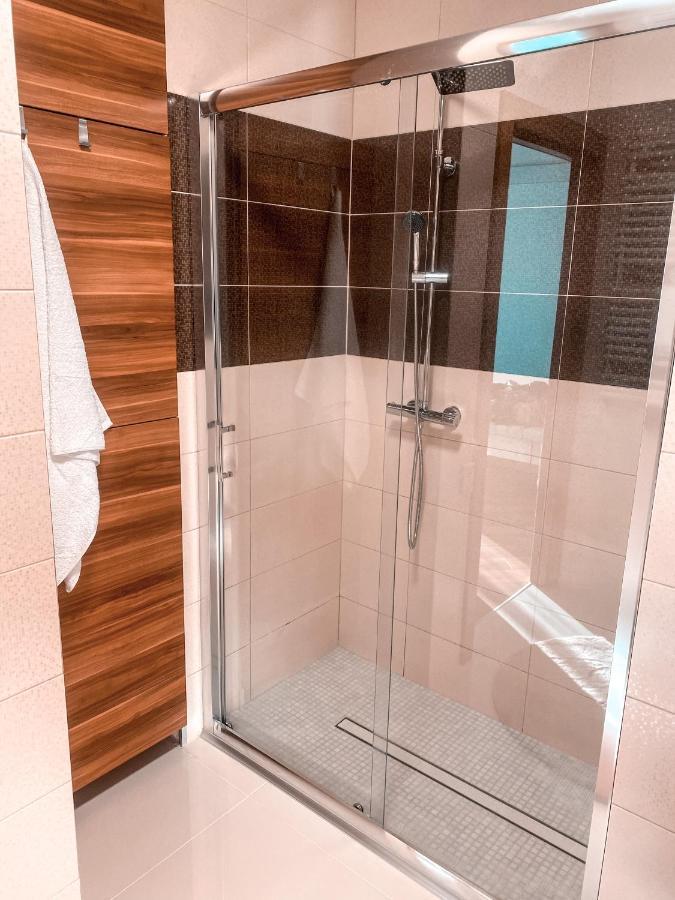 Apartament Solna 80 - Centrum Miasta Z Podziemnym Garazem Kielce Extérieur photo